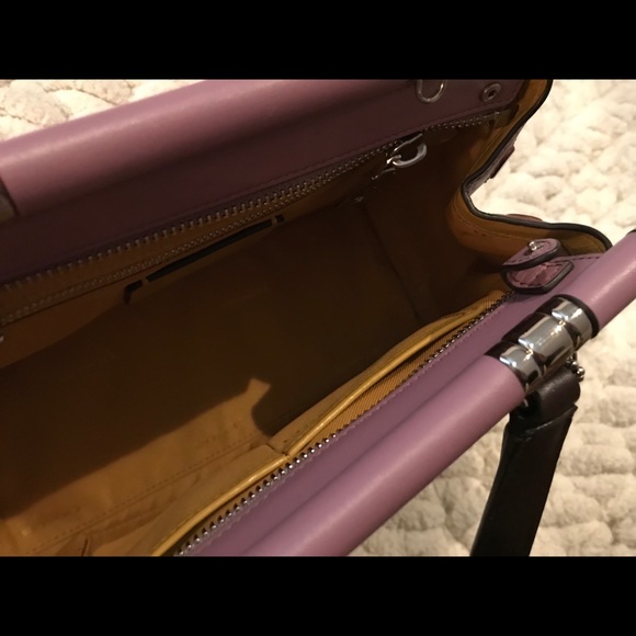 Coach Grace - Picture 5 of 5